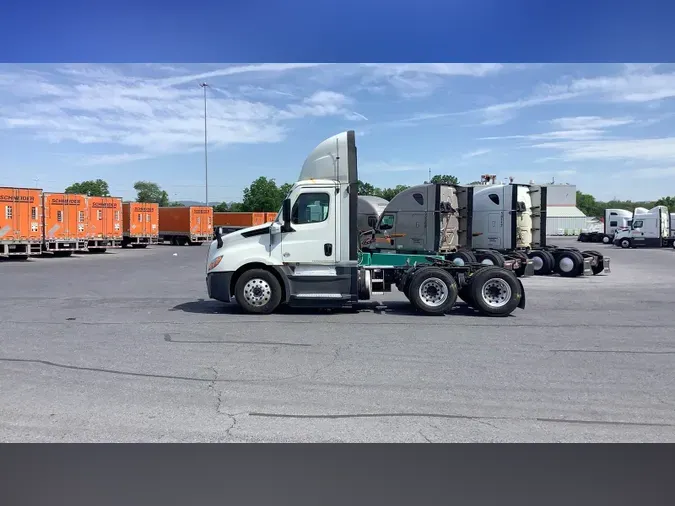 2021 Freightliner Cascadia 126adee3c07b18326e8077114f86eca054f