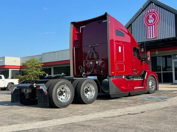 2025 Kenworth T680