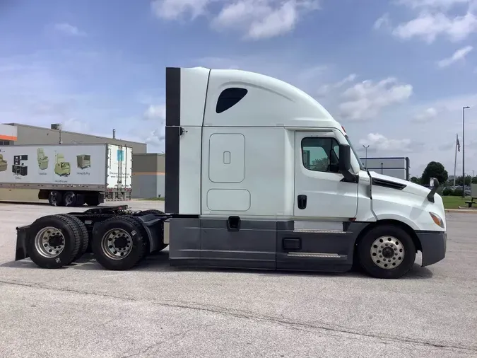 2023 Freightliner Cascadia 126