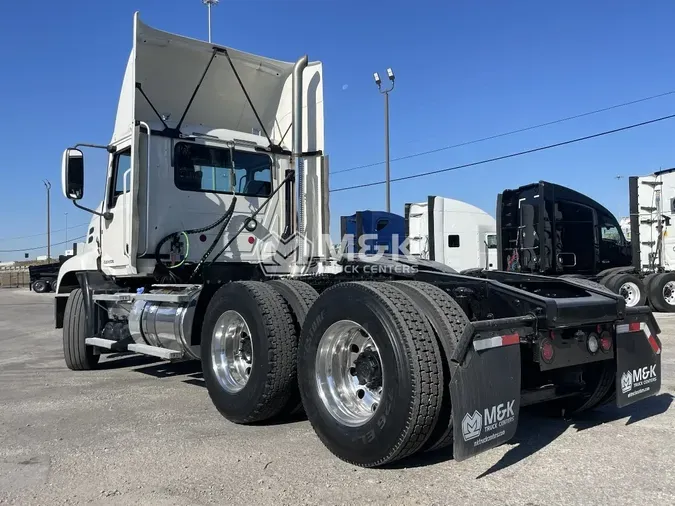 2018 MACK CXU613