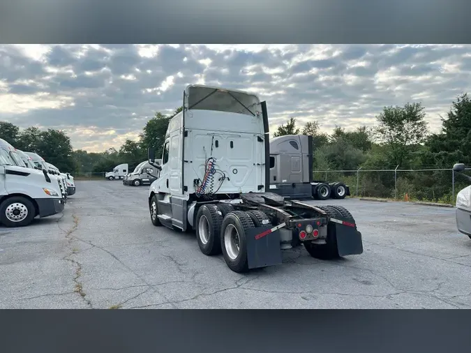 2020 Freightliner Cascadia 126