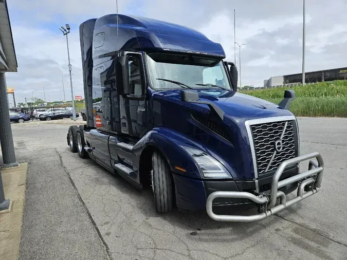 2023 VOLVO VNL64T760