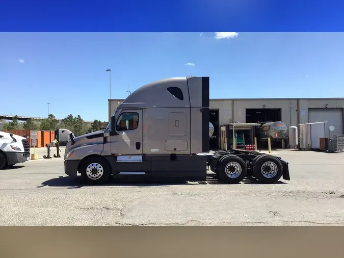 2024 Freightliner Cascadia 126ae0721009d3e0723179520903cba1836