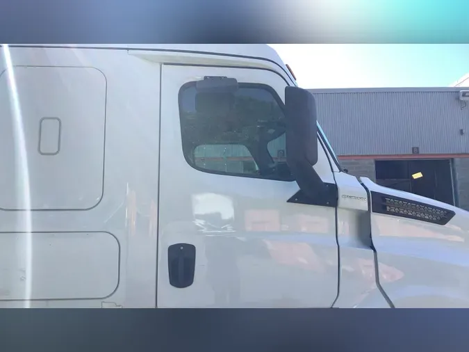 2020 Freightliner Cascadia 126