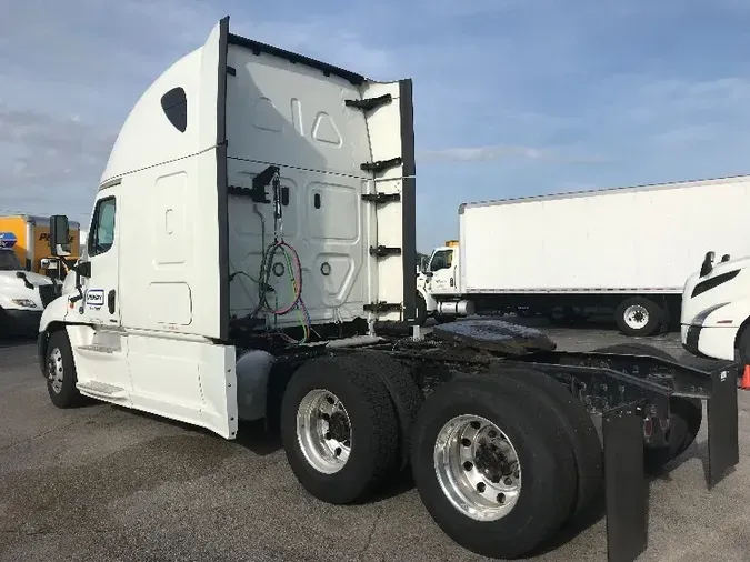 2018 Freightliner X12564ST