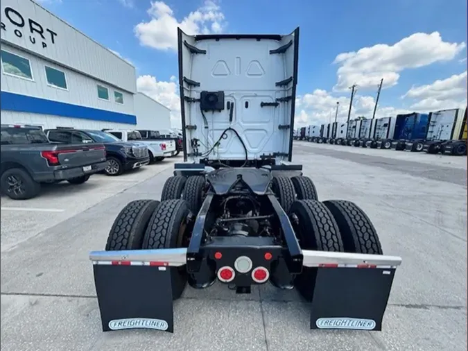 2019 Freightliner Cascadia 126