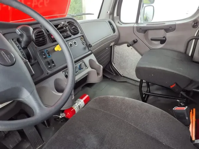 2020 FREIGHTLINER/MERCEDES M2 106