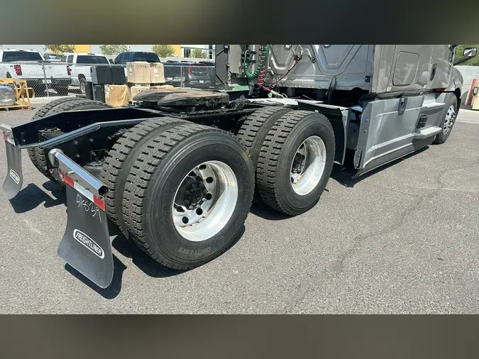 2021 Freightliner Cascadia 126