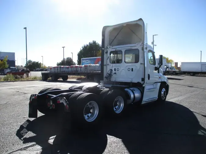 2018 FREIGHTLINER/MERCEDES CASCADIA 125