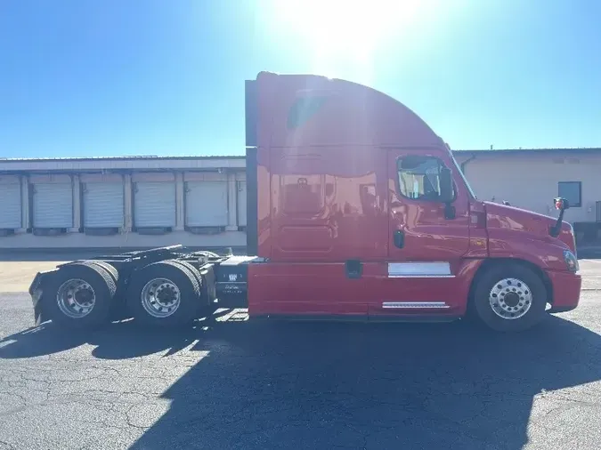 2019 Freightliner X12564ST