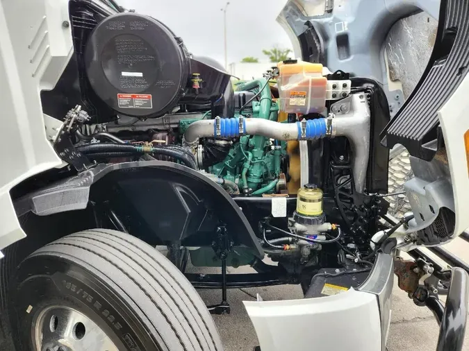2024 VOLVO VNL64T760