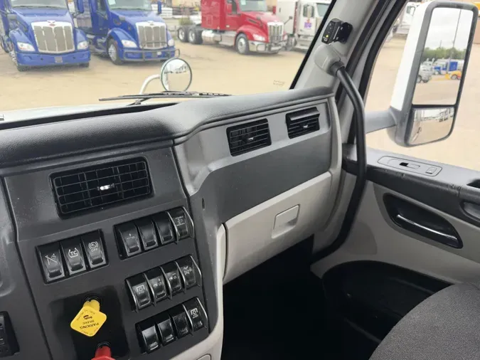 2023 Peterbilt 567