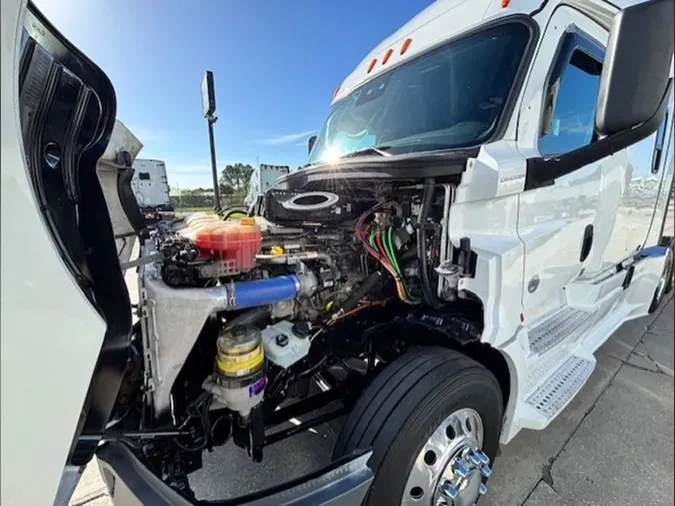 2021 Freightliner Cascadia 126
