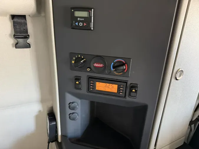 2021 Peterbilt 579ae1d2e52caff7d1060a34a2e297fb158