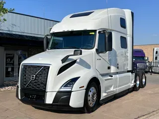 2025 VOLVO VNL64T860