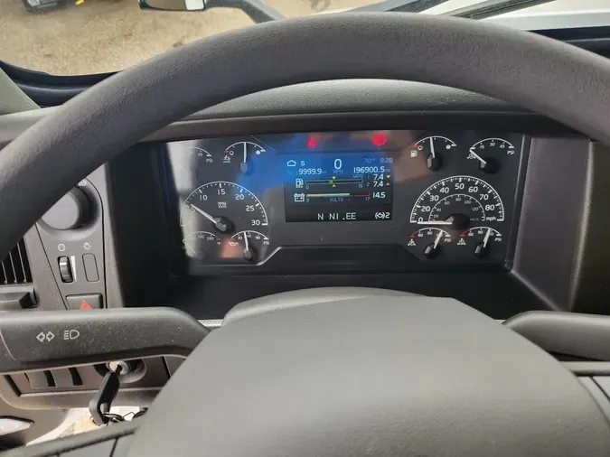 2023 VOLVO VNL64T760