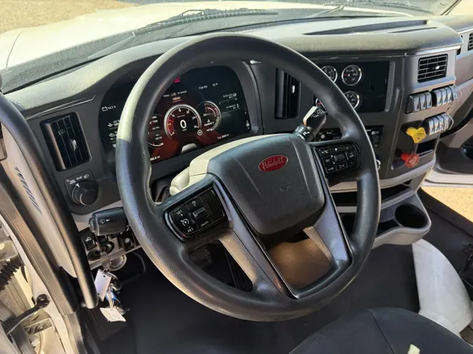 2022 Peterbilt 579ae23b093dcbb19caa7757b87b255e54a