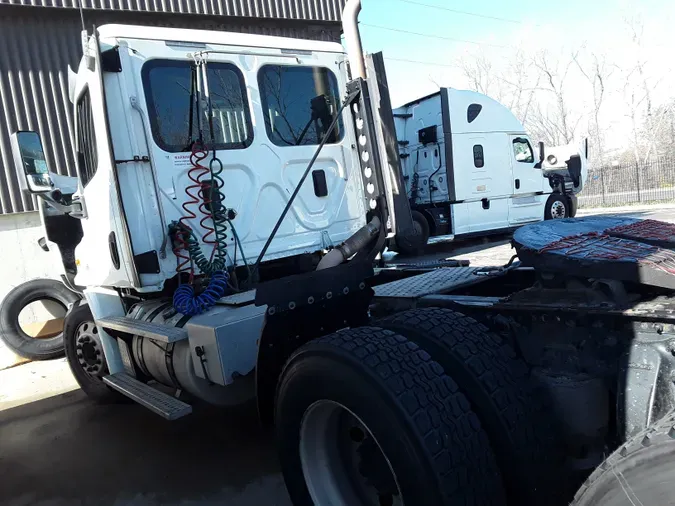 2017 FREIGHTLINER/MERCEDES CASCADIA 113