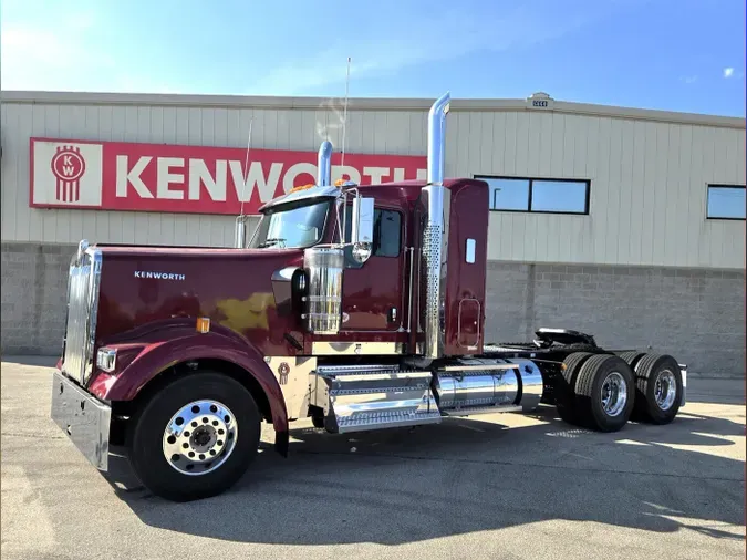 2025 Kenworth W900L