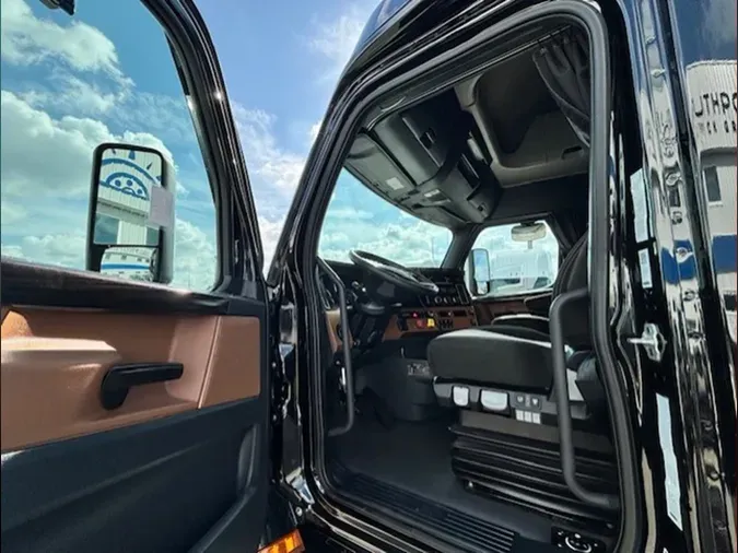 2022 Freightliner Cascadia 126