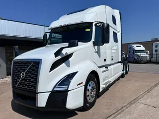 2025 VOLVO VNL64T860