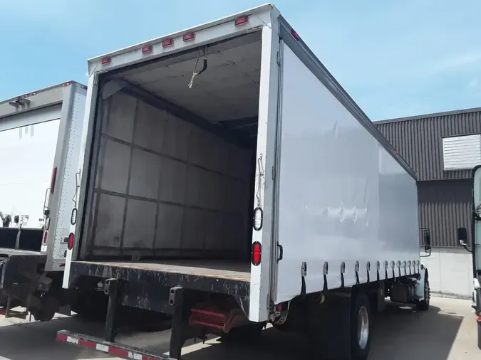 2015 FREIGHTLINER M2 106