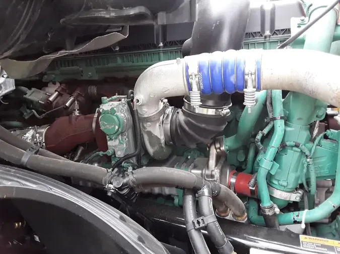 2020 VOLVO VNL64T-760