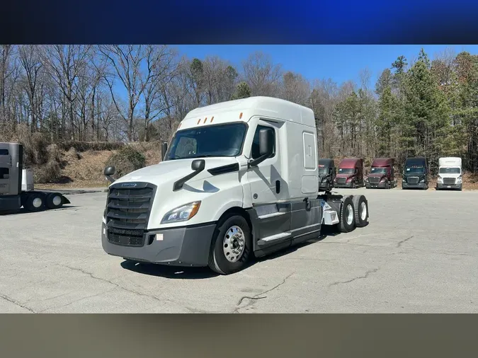 2021 Freightliner Cascadia 126