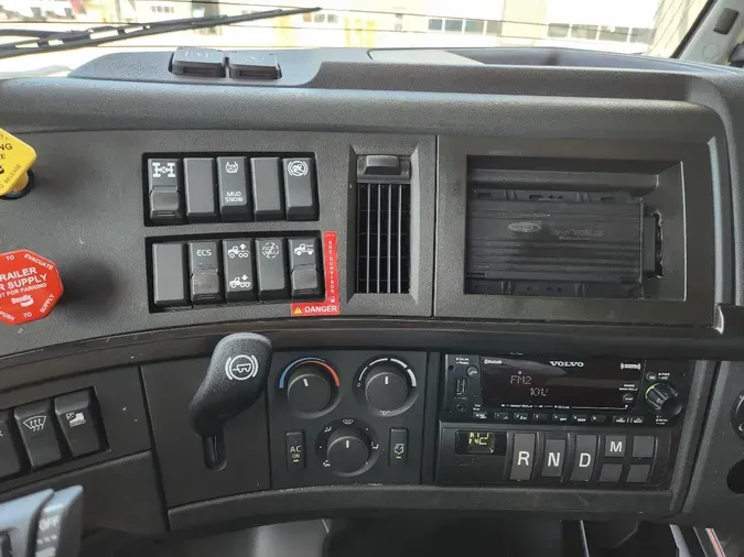 2025 VOLVO VNL64T740ae3be4159857046b0aa8483d3f99fd4c