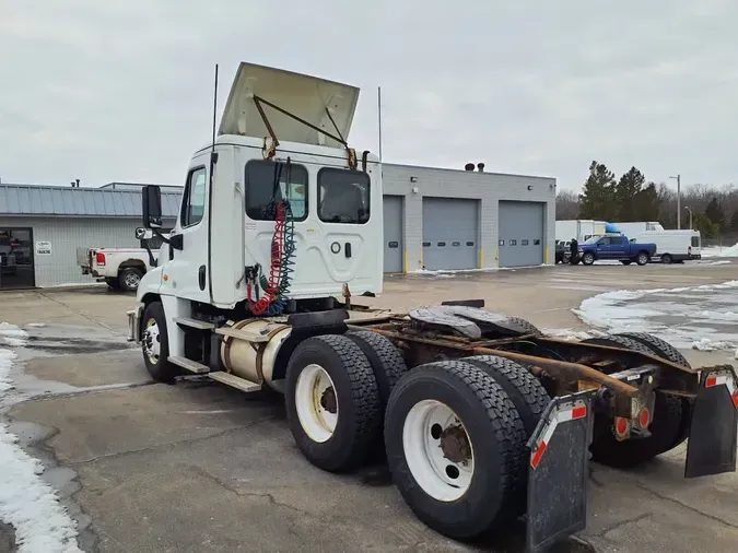 2019 FREIGHTLINER/MERCEDES CASCADIA 125