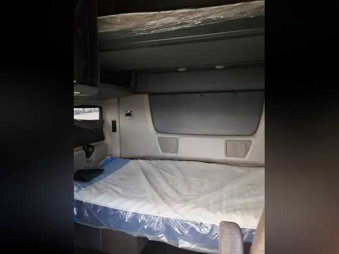 2019 NAVISTAR INTERNATIONAL LT625 SLPR CAB