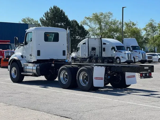 2025 Kenworth T880