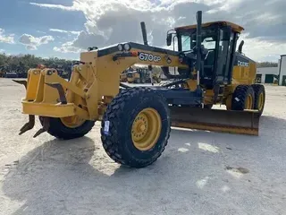 2016 John Deere 670GP