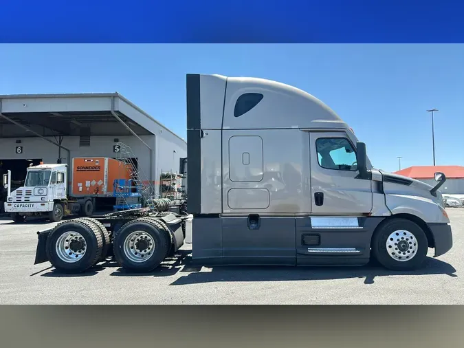 2022 Freightliner Cascadia 126