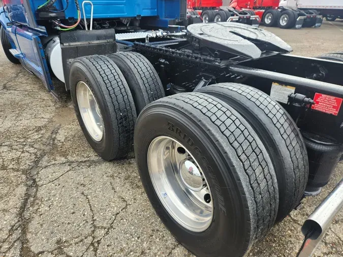 2025 VOLVO VNL64T860ae5420b97f072820d3d9abaeed57c7a3