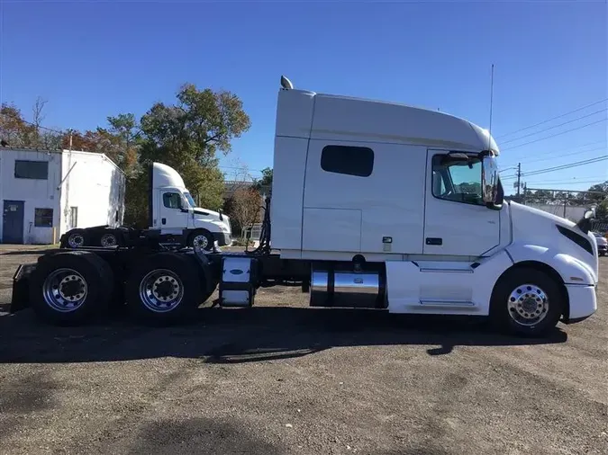 2021 VOLVO VNL740