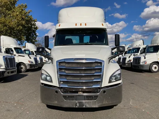 2019 FREIGHTLINER/MERCEDES NEW CASCADIA 126ae570825e327c4b69e126a835d53e472