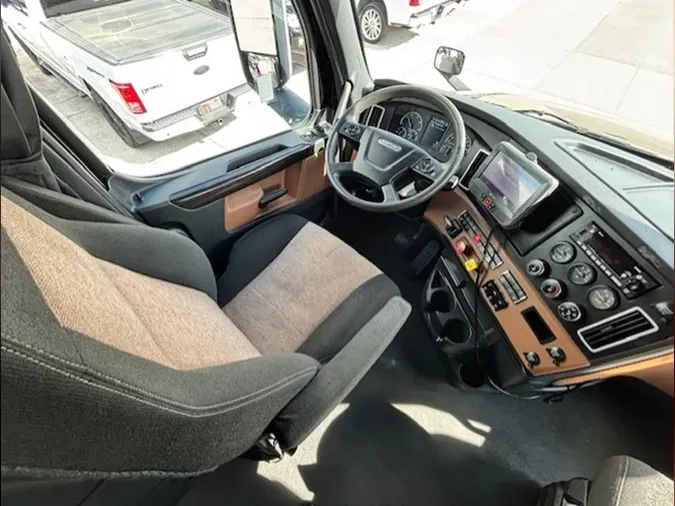 2022 Freightliner Cascadia 126