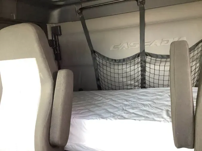 2021 Freightliner Cascadia 126