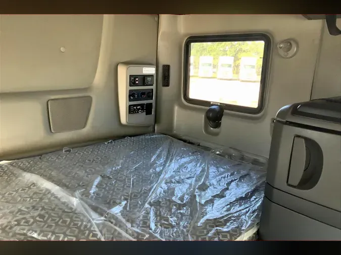 2023 INT LT625 6x4