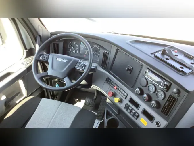 2021 Freightliner Cascadia 126