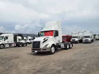 2019 VOLVO VNL64T-300