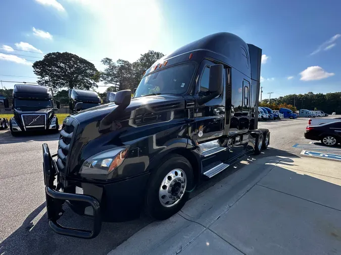 2020 FREIGHTLINER CASCADIA 126