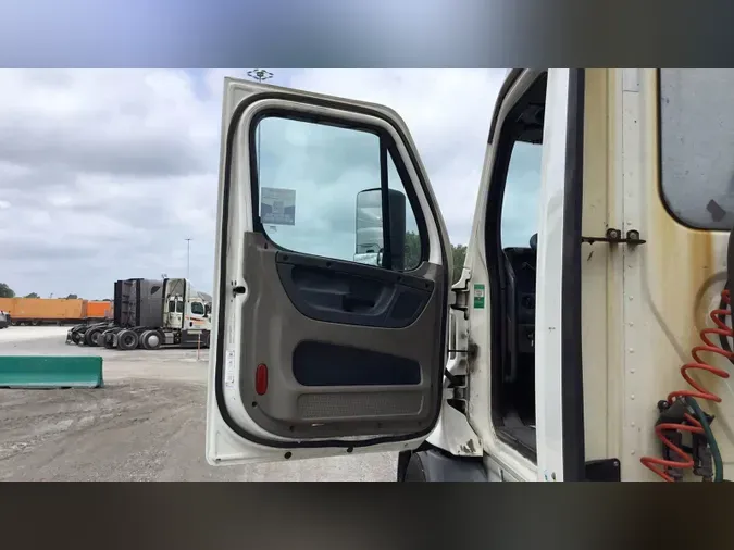 2019 Freightliner Cascadia 125ae74587b59ee15fee07c8ac0e00cc73a