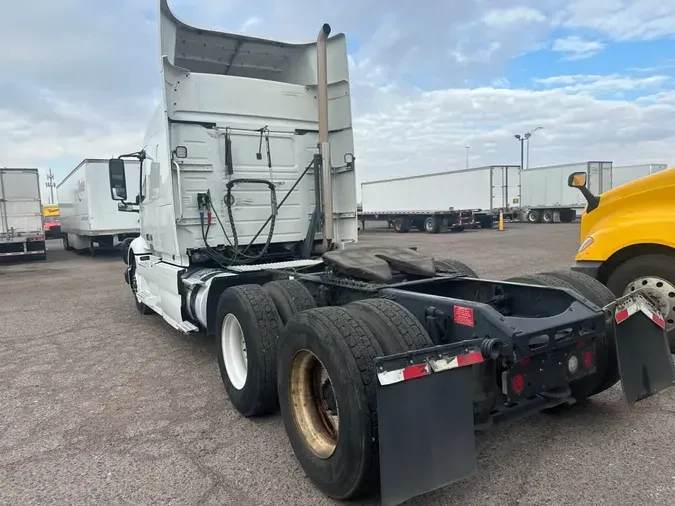 2020 VOLVO VNR64T-640