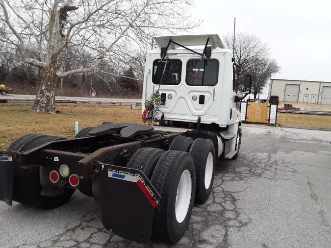 2016 FREIGHTLINER/MERCEDES CASCADIA 125