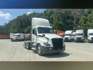 2020 Freightliner Cascadia 126