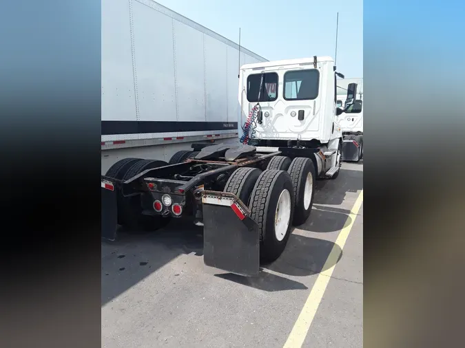 2017 FREIGHTLINER/MERCEDES CASCADIA 113