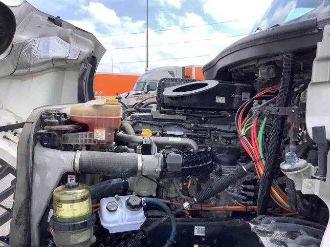 2019 Freightliner Cascadia 126ae8437642ee3a6ee8ba540a2876df065