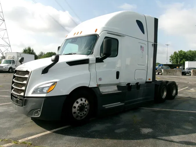 2022 Freightliner Cascadiaae85437fa7559c4d9b66a2bd4a8bee43